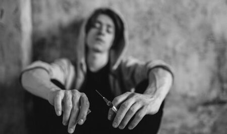Как заставить наркомана лечиться