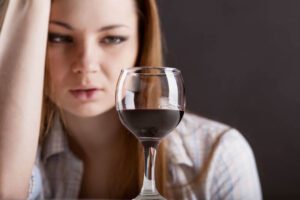 Как лечить алкоголизм у женщин